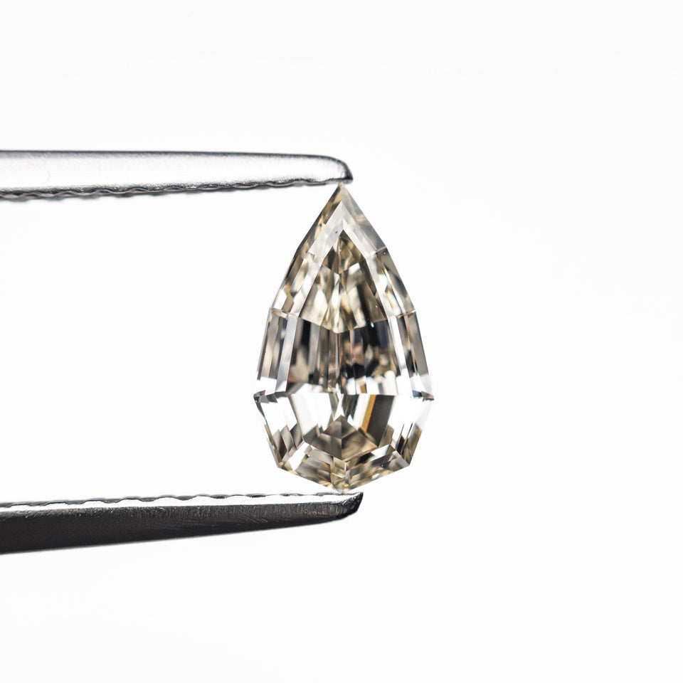 IN SHOP _ 0.60ct 7.53x4.37x2.74mm Geo Pear Step Cut 26109-17