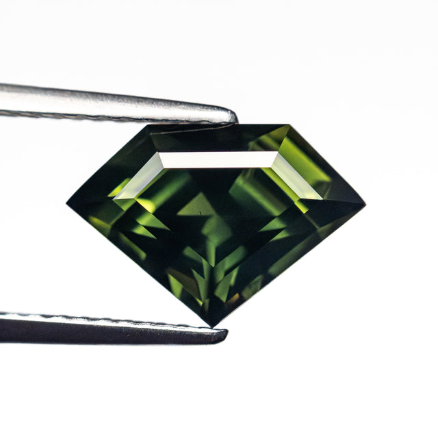 2.61ct 7.85x11.60x5.11mm Shield Step Cut Sapphire 26726-03