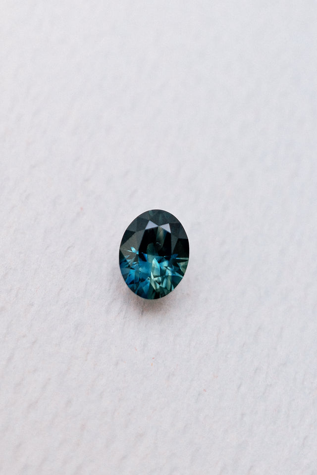 IN STUDIO _ 1.65ct 8.35mm x 6.44mm Oval Sapphire