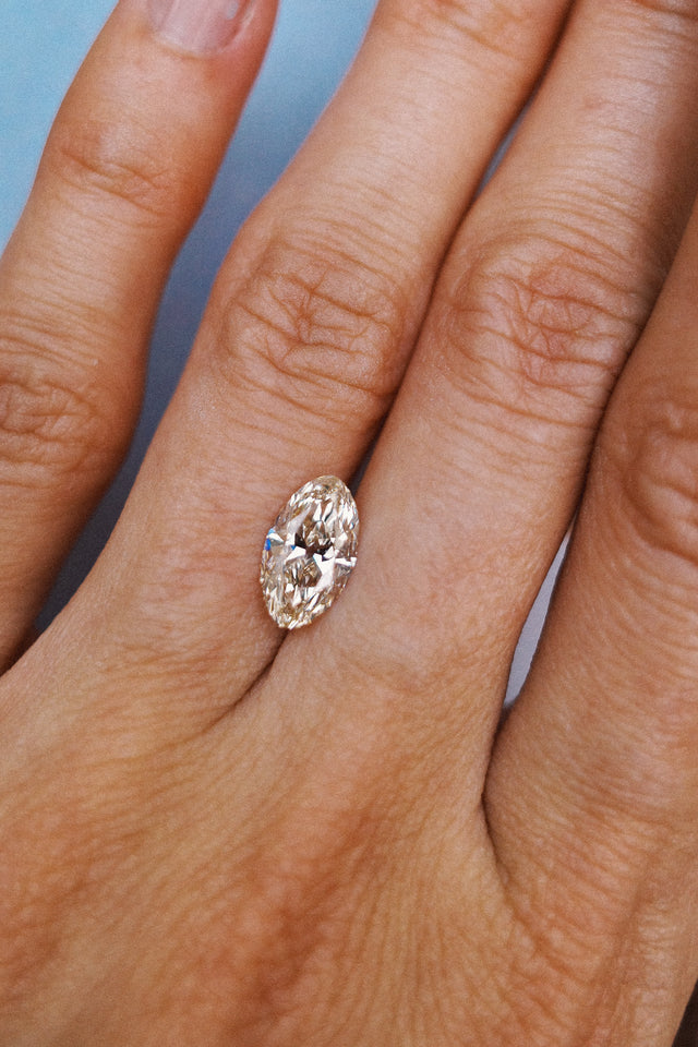 IN STUDIO _ 1.60ct 10.6 x 6.10 x 3.55mm SI2 Q-R Modern Antique Moval 🇨🇦