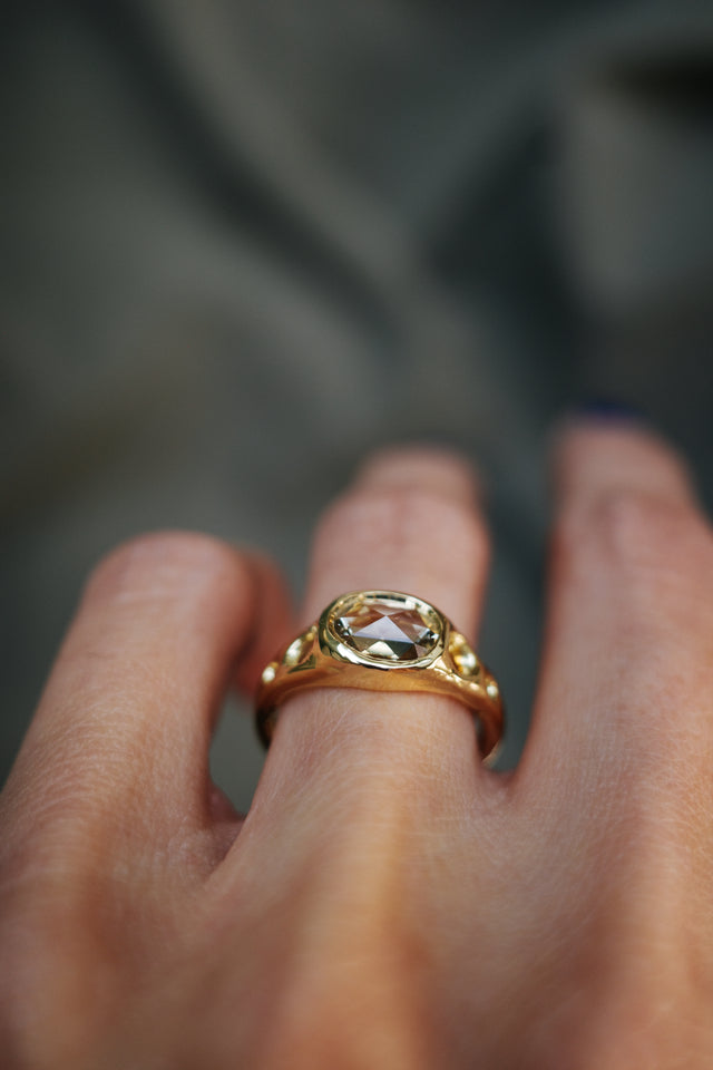 Oval Sapphire Echo Ring