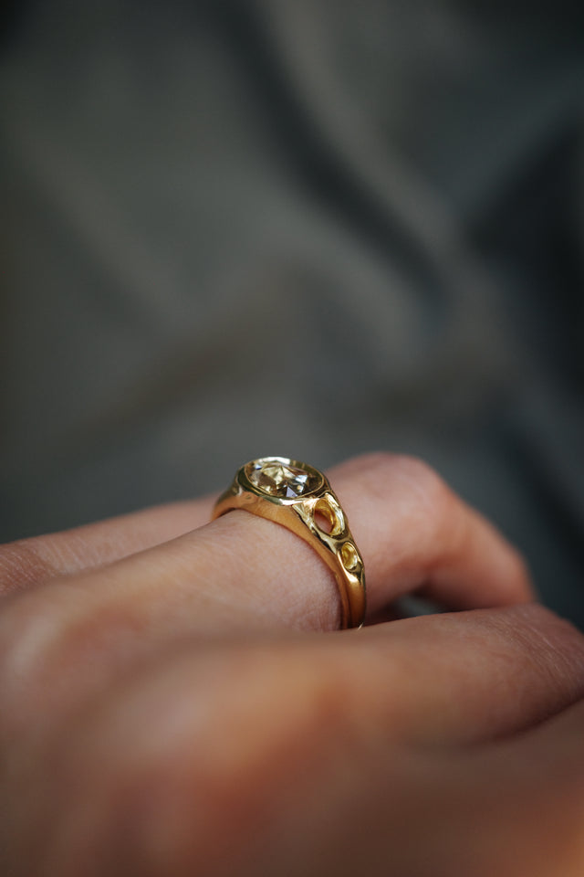 Oval Sapphire Echo Ring