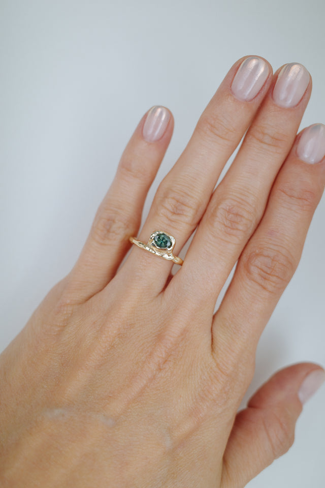 Plateau Sapphire Rings
