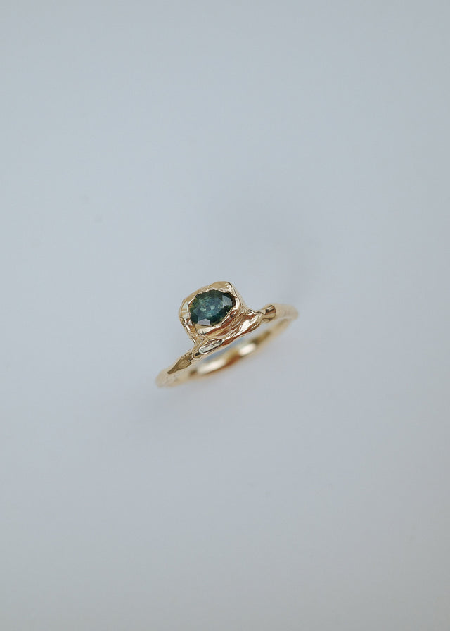 Plateau Sapphire Rings
