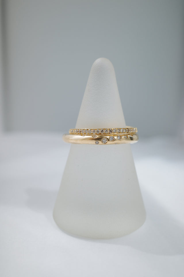 Orbital Round Band in Fairmined Gold with Champagne Diamonds