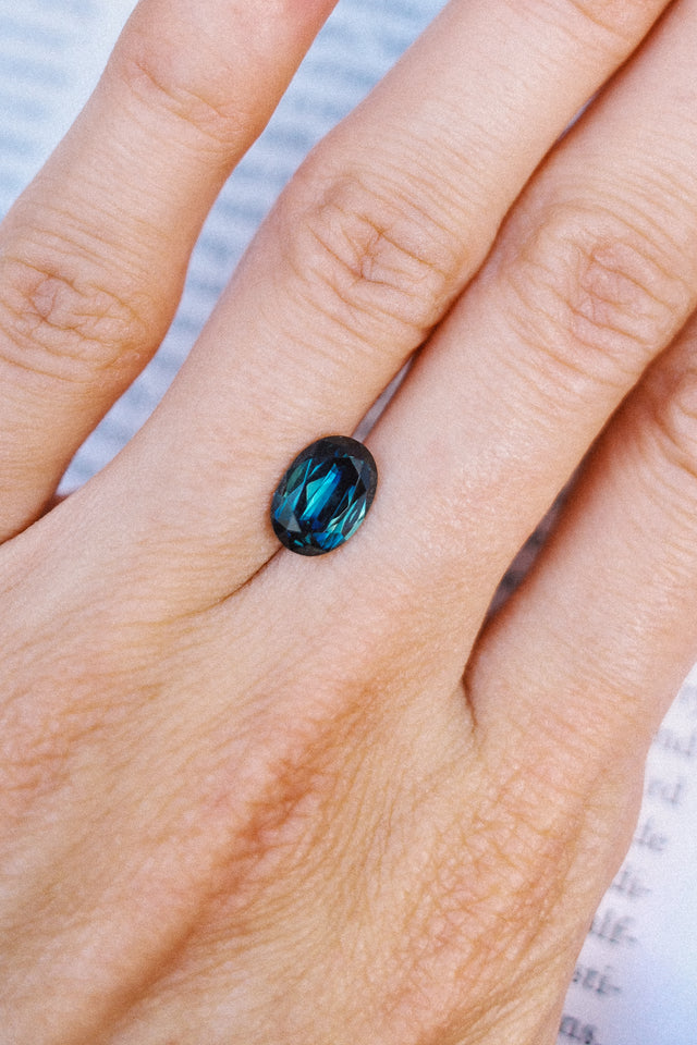 IN STUDIO _ 2.35ct 9.26mm x 6.64mm Oval Sapphire