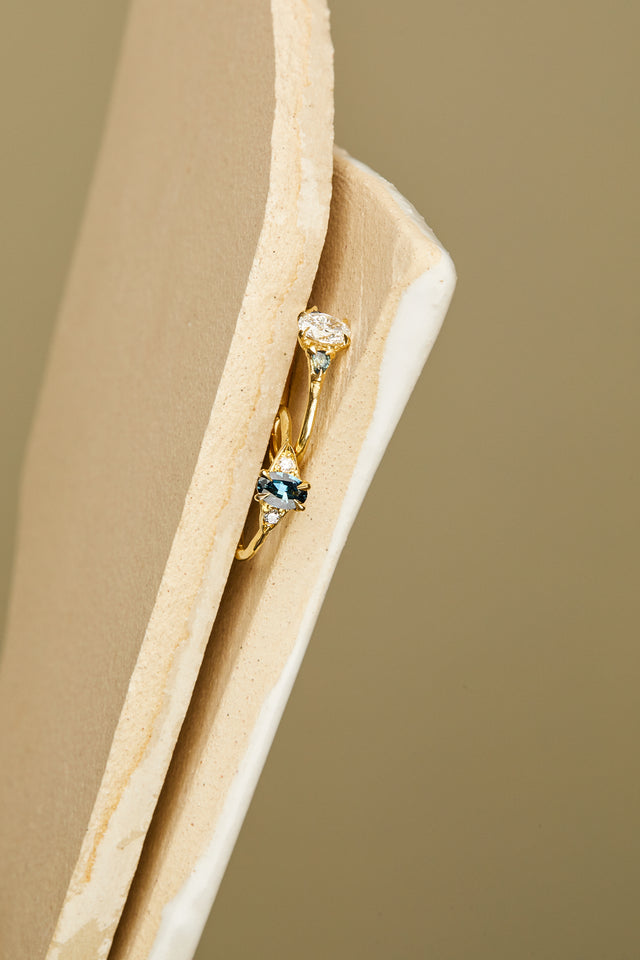 |Semi Bespoke| Three Stone Ring Round Shoulders