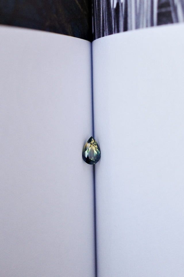 IN STUDIO _ 0.90ct 7.16mm x 4.88mm Pear Sapphire