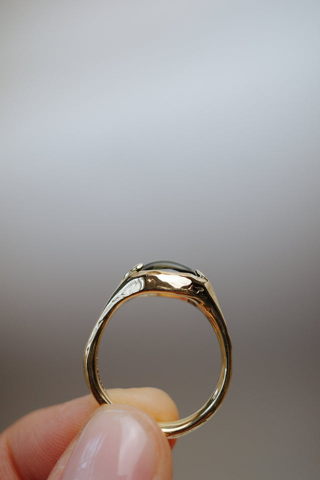 Parti Sapphire Cabochon Solitaire