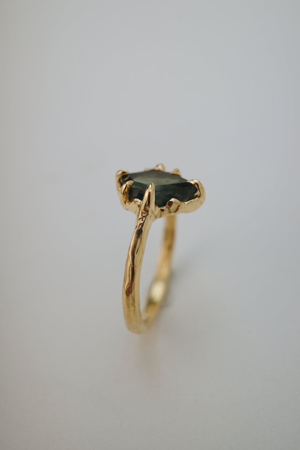 Semifaceted Rough Sapphire Solitaire