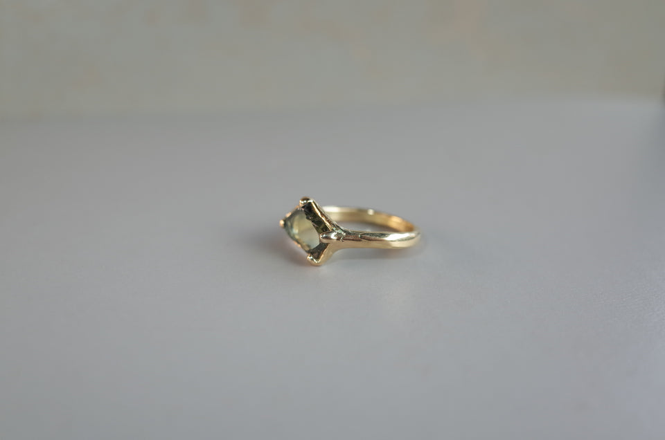 Sapphire Slice 18k Gold Ring