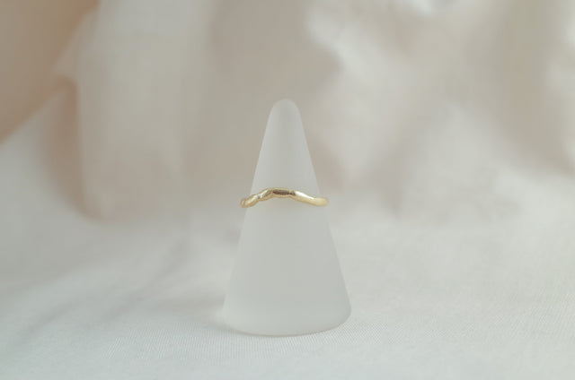 Rippled Arch Band in Yellow Gold