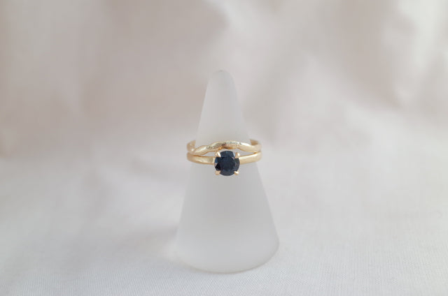 Rippled Arch Band in Yellow Gold
