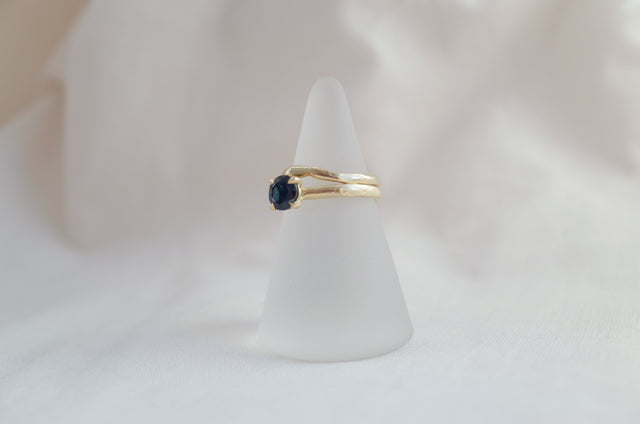 Rippled Arch Band in Yellow Gold