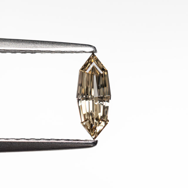 IN SHOP _ 0.29ct 7.63x3.01x1.65mm Geo Marquise Step Cut 26109-27