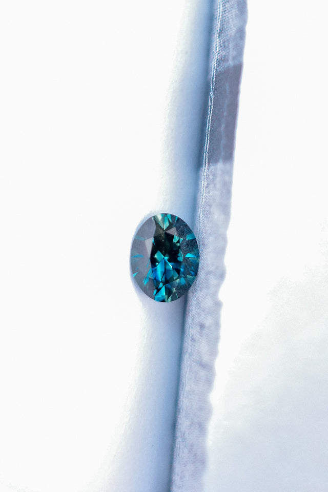 IN STUDIO _ 1.65ct 8.35mm x 6.44mm Oval Sapphire