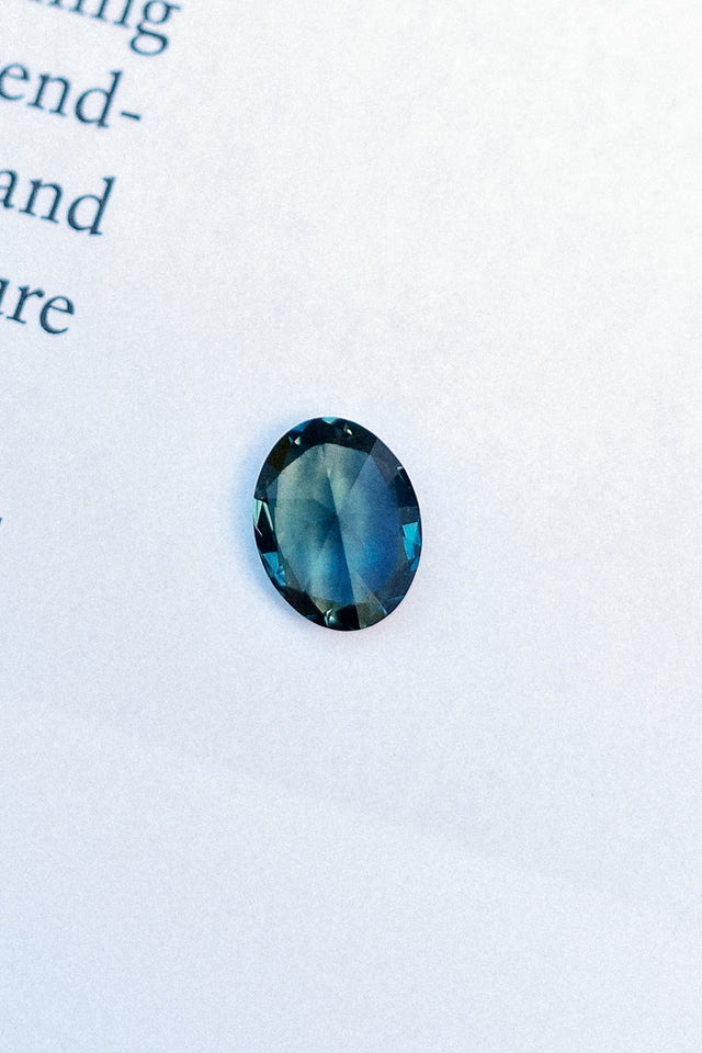 IN STUDIO _ 1.65ct 8.35mm x 6.44mm Oval Sapphire