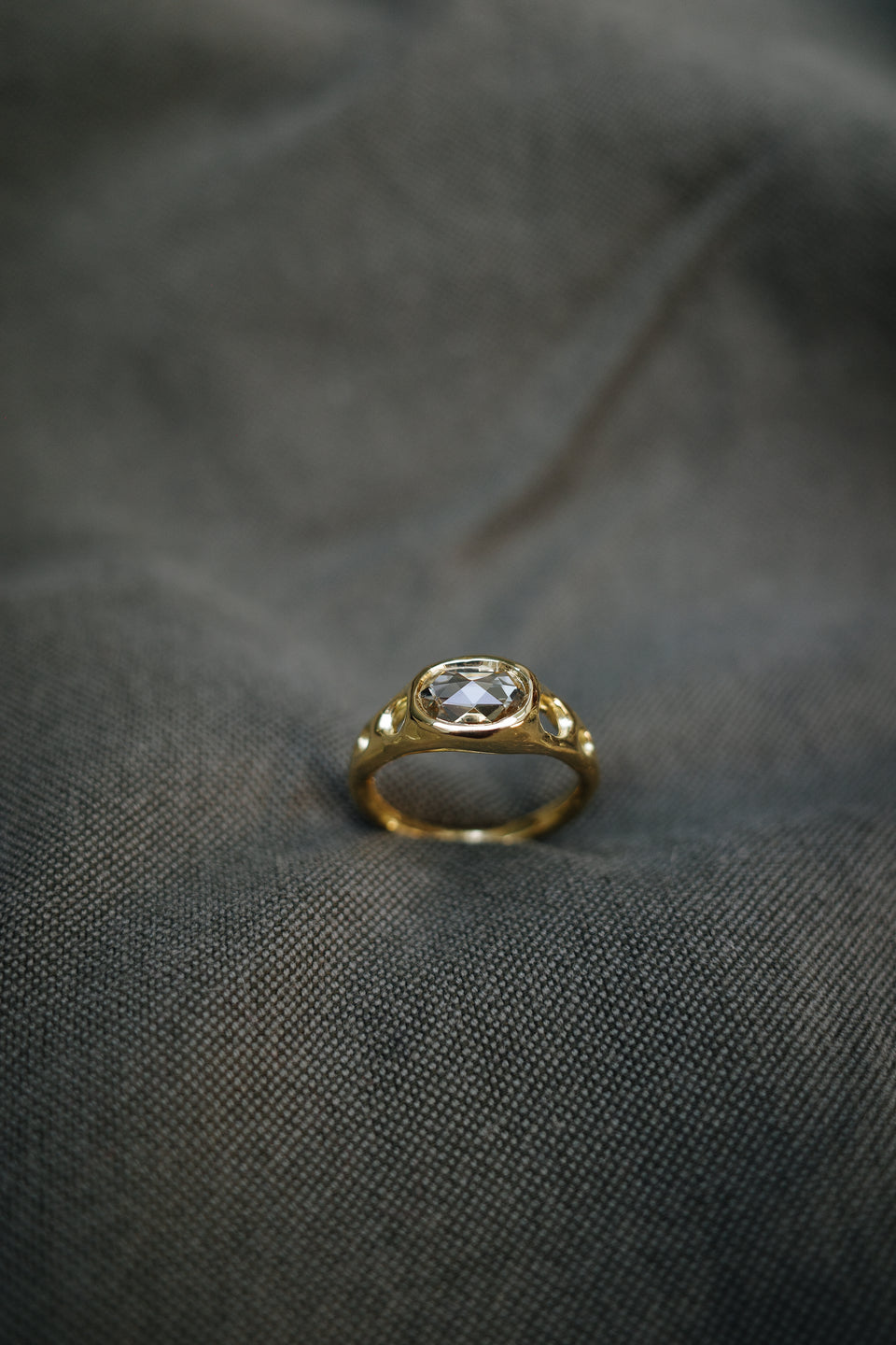 Oval Sapphire Echo Ring