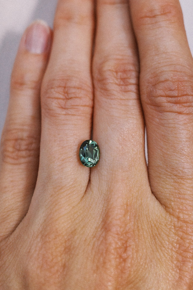 IN STUDIO _ 1.44ct 7.44mm x 5.82mm Oval Sapphire