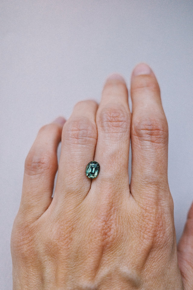 IN STUDIO _ 1.44ct 7.44mm x 5.82mm Oval Sapphire
