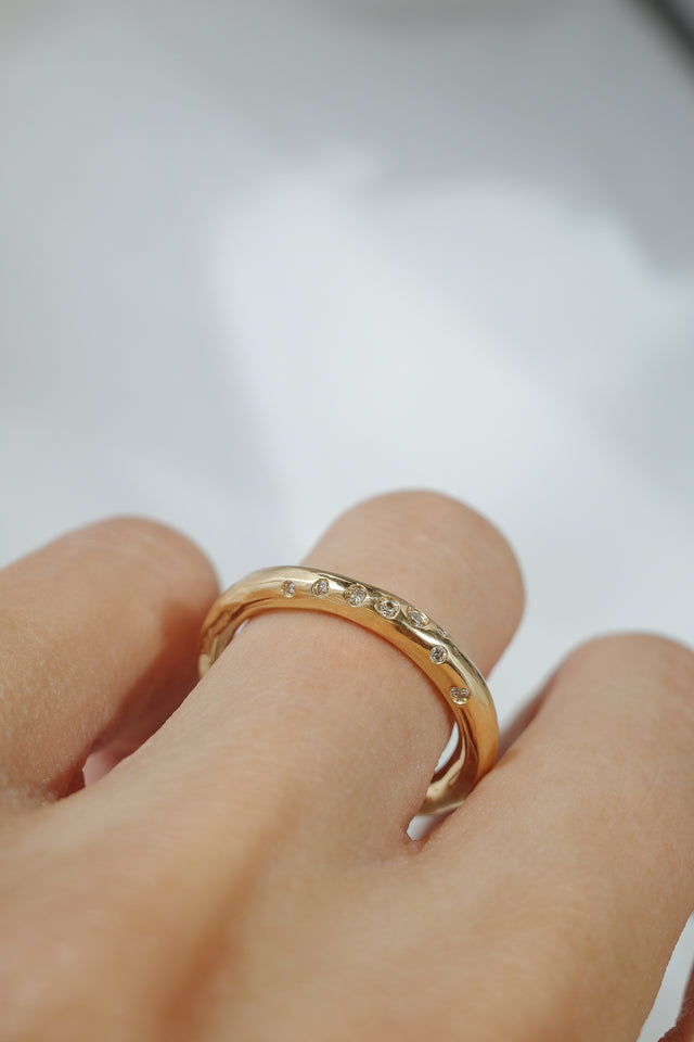 Orbital Round Band in Fairmined Gold with Champagne Diamonds