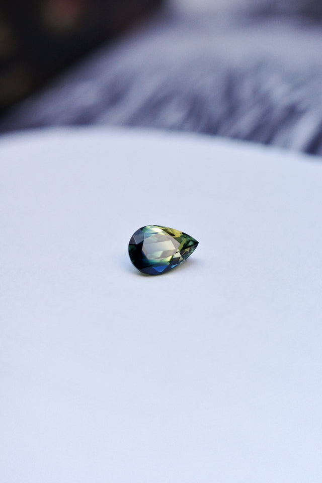 IN STUDIO _ 0.90ct 7.16mm x 4.88mm Pear Sapphire