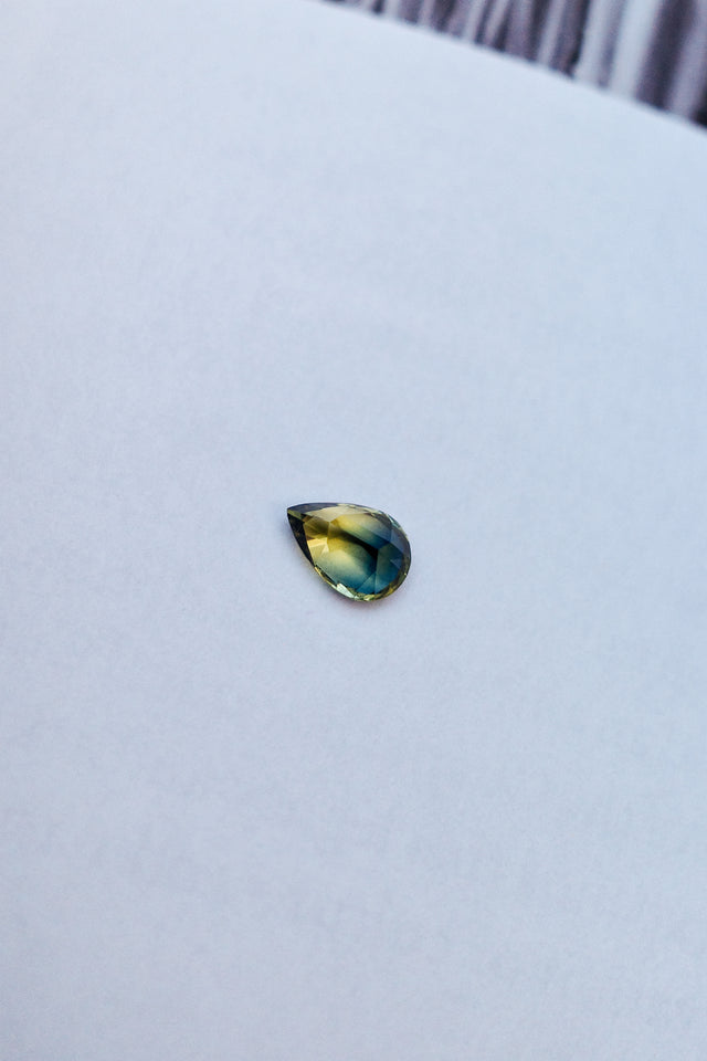 IN STUDIO _ 0.90ct 7.16mm x 4.88mm Pear Sapphire