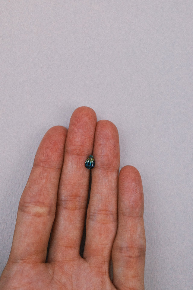 IN STUDIO _ 0.90ct 7.16mm x 4.88mm Pear Sapphire