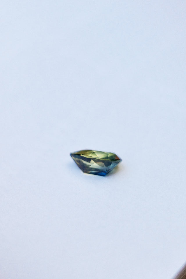 IN STUDIO _ 0.90ct 7.16mm x 4.88mm Pear Sapphire
