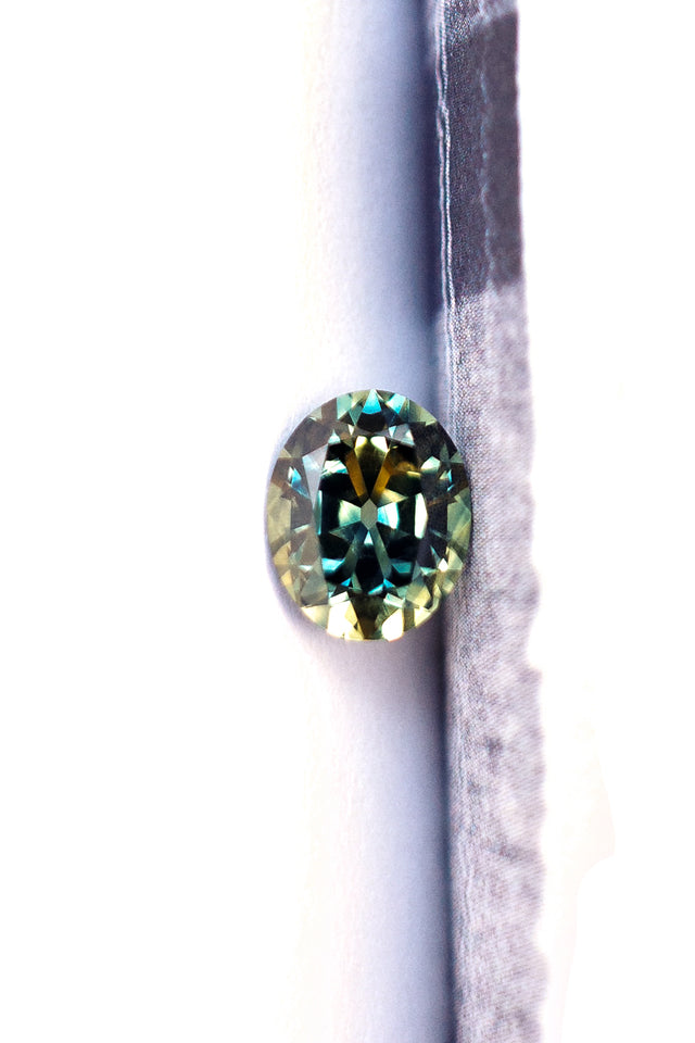 IN STUDIO _ 2.00ct 8.38mm x 6.84mm Open Culet Oval Parti Sapphire