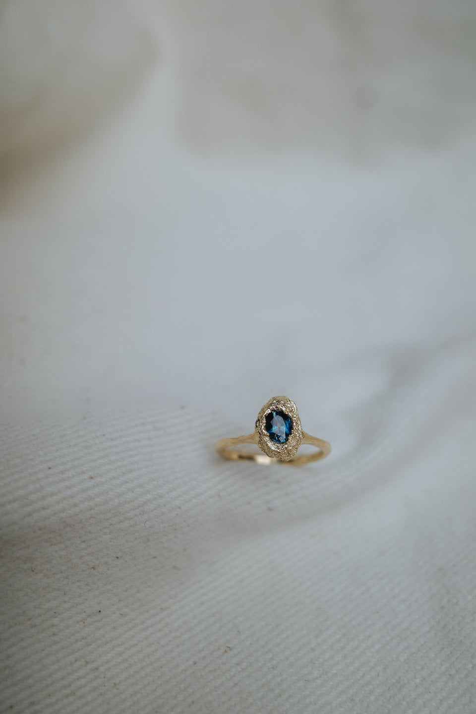 Blue Stratified Sapphire Solitaire